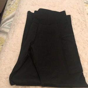 Black workout pants with side pockets